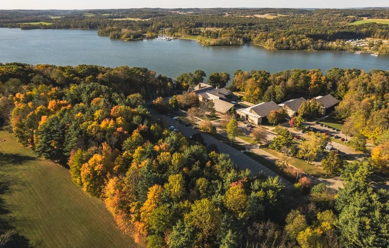 Mohican Lodge beside Pleasant Hill Lake